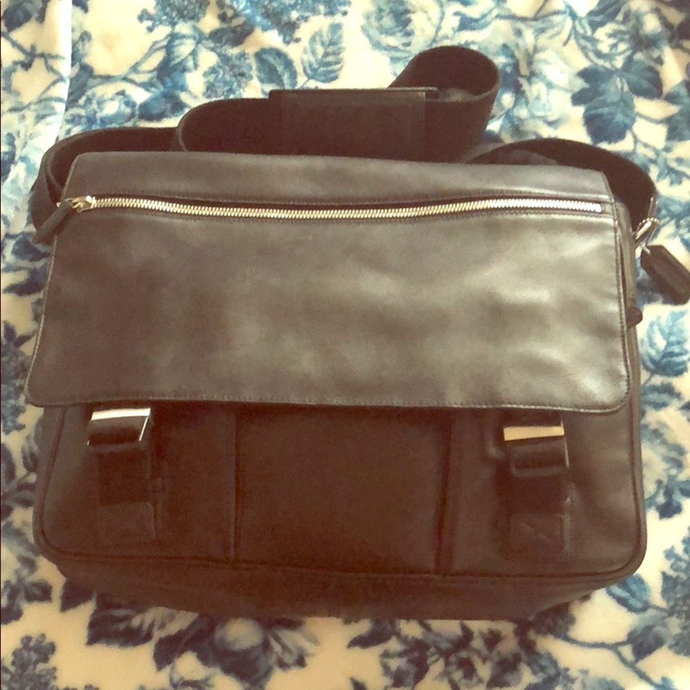 Men’s Coach Messenger